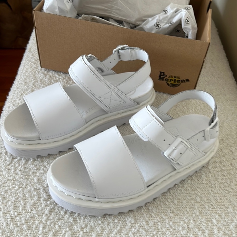 Dr. Marten’s Voss Mono Hydro Leather Strap Sandals BRAND NEW NEVER WORN